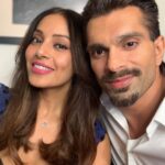 Bipasha Basu Instagram - Goodmorning . Work from home !!!Promoting our Mx Exclusive #Dangerous from home ... miss the face to face interaction with all our media friends but nevertheless the show must go on ❤️