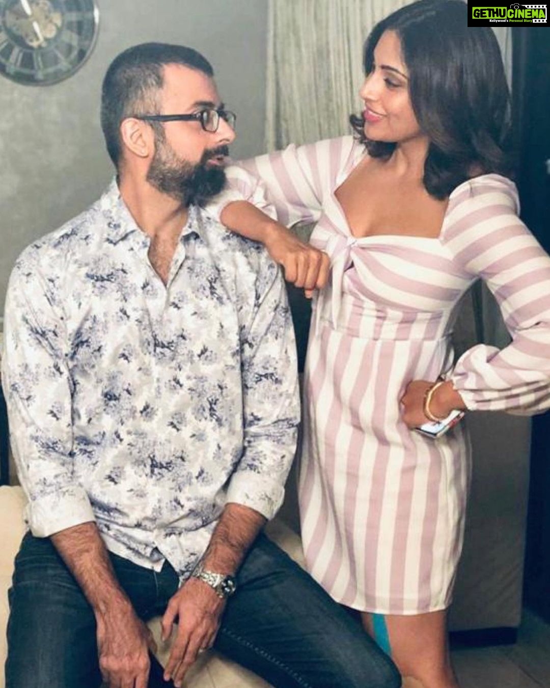 Bipasha Basu Instagram - Happy Birthday @karantalreja 🎉Wish you abundance in every aspect of your life❤️We love you❤️Thank you for being such a fun and sweet addition to our crazy family ❤️ And I love the tower you made out of cookies I made for you 😂 Enjoy. And let’s celebrate together soon❤️🤗🎉 #bro in-laws #juniorkaran