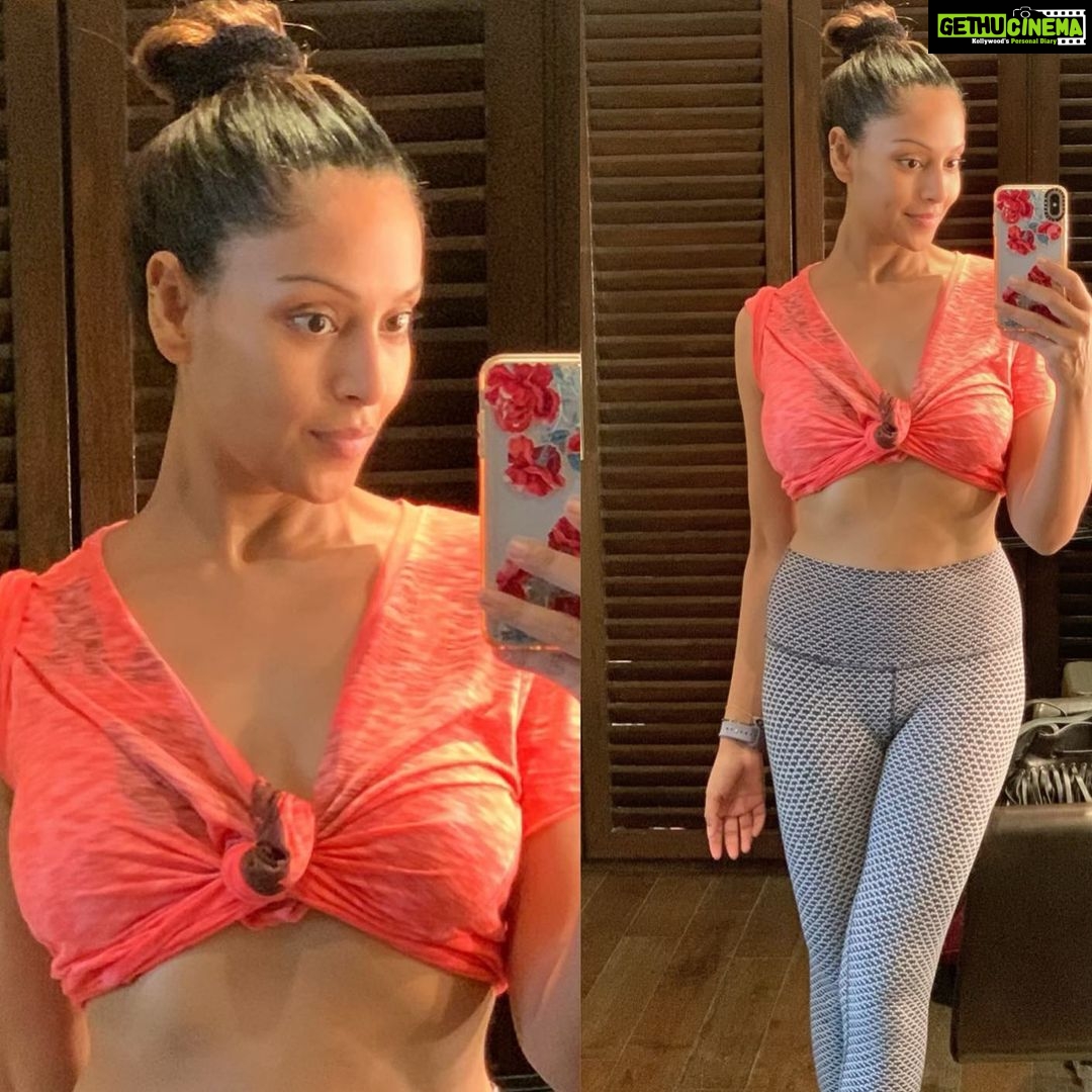 Bipasha Basu Instagram - Today’s angelic message- MODERATION- Moderation is of key importance. It is the level to live at. It is a healthy level. It blends the two extremes. It meets in the middle. It is a key vantage point to see the whole picture. It is reasonable and realistic. It is at the core🙏 #loveyourself #grateful #lovelife #loveall