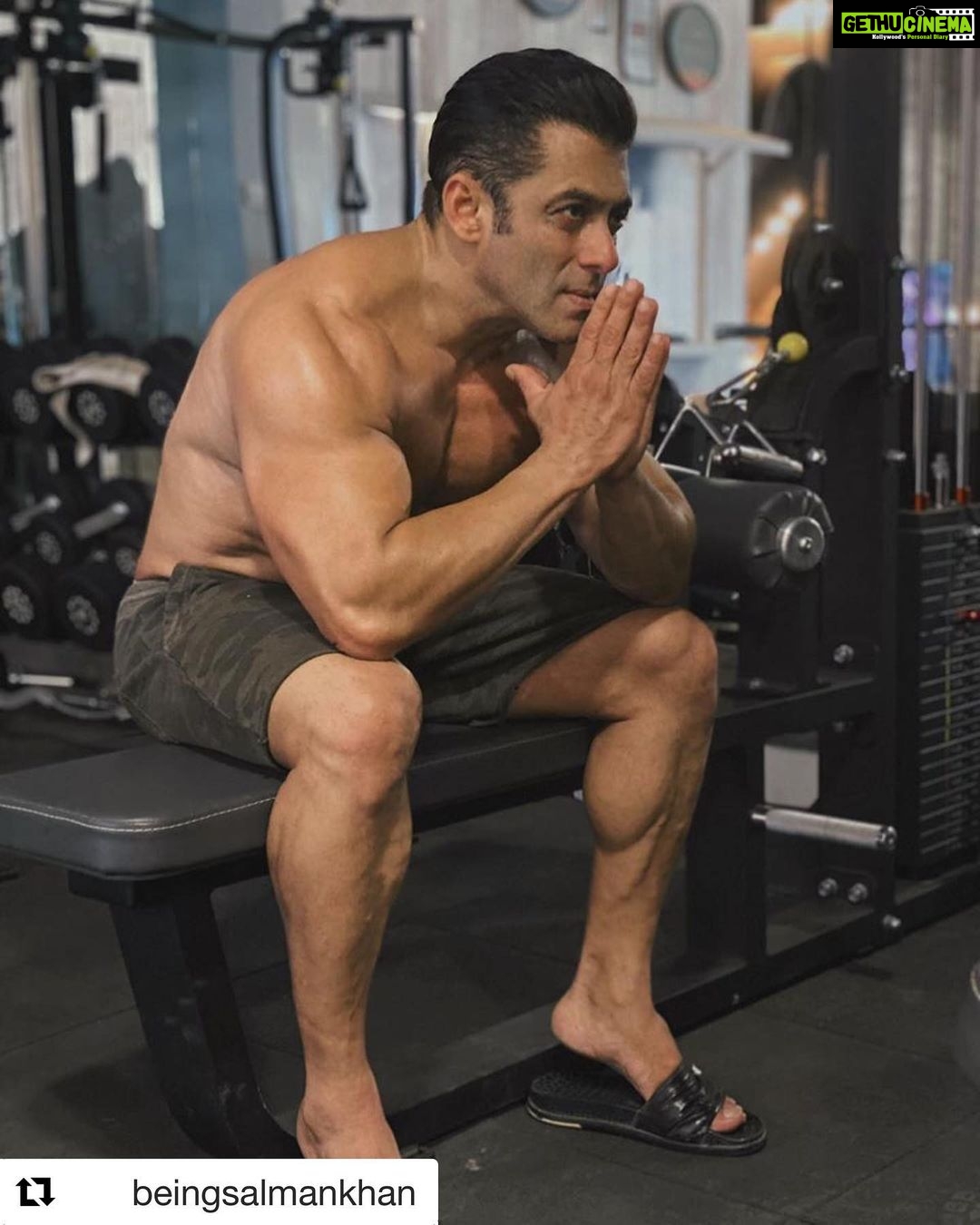 Bipasha Basu Instagram - With Awareness and good hygiene we can fight anything š Well said @beingsalmankhan šš» #Repost @beingsalmankhan with @get_repost ć»ć»ć» Namashkaar ... hamari sabhyata mein namaste aur salaam hai! Jab #coronavirus Khatam ho jaye tab Haath milao aur gale lago.... @beingstrongindia