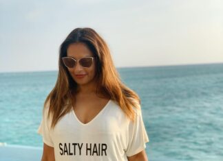 Bipasha Basu Instagram - Salty Hair Coconut Oil Big Waves Hot Sun 🌞❤️ #loveyourself #maldives