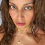Bipasha Basu Instagram - Sunkissed 🌞❤️ #loveyourself #browngirl #sunkissed #tanlines Kandima Maldives