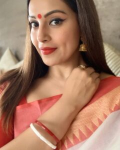 Bipasha Basu Instagram - Bongness❤️ #loveyourself #pujo