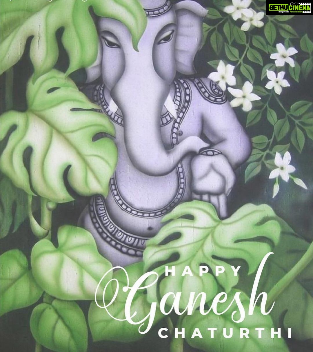 Bipasha Basu Instagram - Happy Ganesh Chaturthi to all 🙏 #ganpatibappamorya 🙏