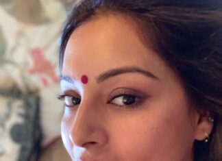 Bipasha Basu Instagram - Eyes tell more than words could ever say ! #loveyourself #freckledface #droopyeyebrows #itsme #monsoonmood