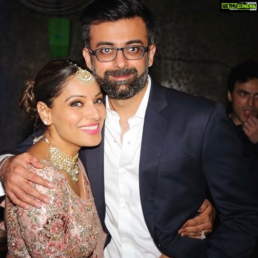 Bipasha Basu Instagram - Happy Birthday @karantalreja โค๏ธ To laughter, happiness, prosperity , love , awesome health and success in every aspect of your life๐พ๐And to many more Ludo wars๐๐๐๐Love you loads โค๏ธ๐๐