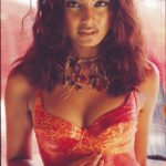 Bipasha Basu Instagram - Colour me Bronze!!! Another blast from the past ❤️ Want this tan back... need sunshine and beach 🌞 #throwback #teenagedays