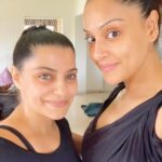 Bipasha Basu Instagram - Glowing with sweat and positivity post a wonderful practice of Yoga with my teacher @vandanayadavyoga 🙏 She is such a beautiful soul ❤️ #happyinternationalyogaday 🙏