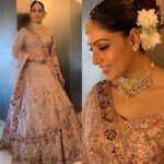 Bipasha Basu Instagram – Celebrating a very important day in the life of the Basu’s … @vi_basu  and @karantalreja wedding ❤️. Dressed up in a gorgeous @dollyjstudio outfit and  stunning jewels by @jadaujewellerybyfalgunimehta ❤️😍 Styled by @eshaamiin1 
Mua @saniya_shadadpuri 
Hair @zoeyquinny.hair