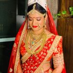 Bipasha Basu Instagram - My Gudiya❤️😍❤️😍❤️😍❤️😍Stunning Bride 😍 ( my sweet sister used my bridal dupatta for her wedding too❤️❤️❤️❤️) Mua @billymanik81 Hair @kaushal9dsouza Outfit @rockystarofficial