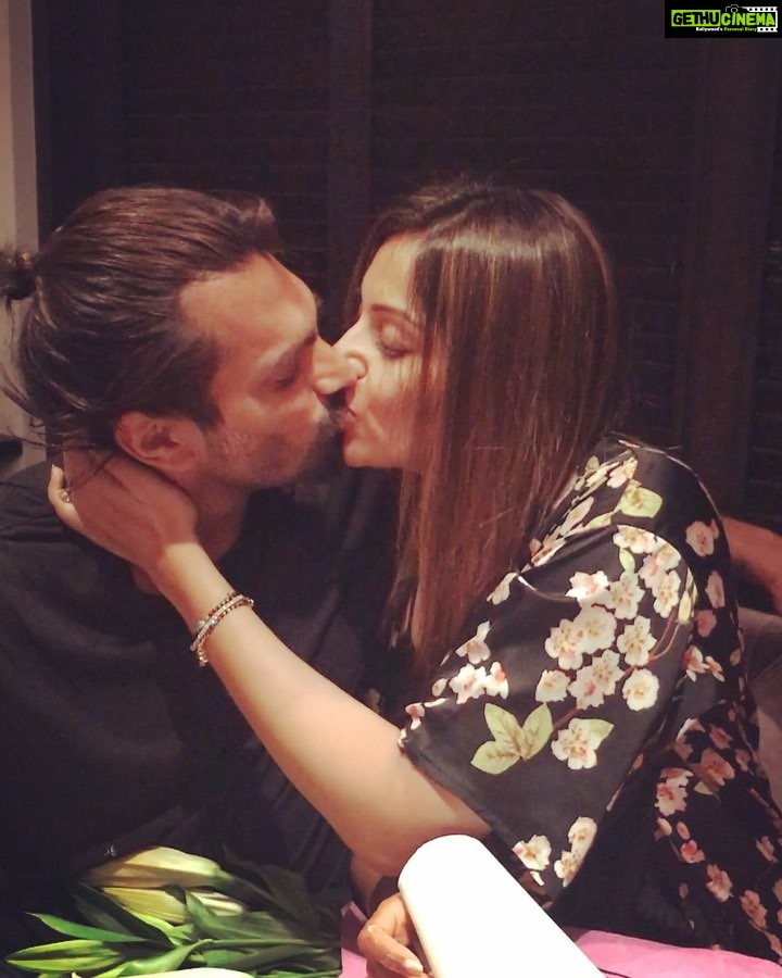 Bipasha Basu Instagram - Every year I wait for my love scroll on Valentine’s Day... my love @iamksgofficial pens down the most beautiful words for our love and me❤️I am the luckiest girl in the world❤️He makes me feel so special ... each and everyday of my life . I am truly blessed ❤️ #monkeylove #valentinesday