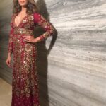 Bipasha Basu Instagram - All glamorous in @rockystarofficial outfit for #filmfareglamourandstyleawards Styled by @eshaamiin1 Mua @billymanik81 Hair @kajol_mulani