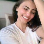 Daisy Shah Instagram – Pick your mood! Ain’t no meh vibes here… 🤗😉
.
.
.
#daisyshah #begooddogood #onelife #livelovelaugh