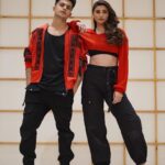 Daisy Shah Instagram - Guess the song @aadilkhann has made me dance on 🕺🏻🕺🏻 . HINT- Se Te ____ ? . Go & subscribe to Aadil khan YouTube channel now to watch the video first . . #aadilkhanchoreography #teamaadilkhan #aadilkhan #daisyshah