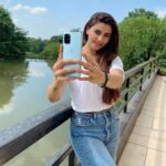 Daisy Shah Instagram - What a fun experience with the phone that has the fastest charging and the smoothest display for an incredible price. Don't believe me? Try it for yourself! You can get yours at nearest OnePlus Stores, Reliance Digital & My Jio Stores. It will also be available at Croma stores. . . . . Follow and tag #OnePlus8T5G #UltraStopsAtNothing @reliance_digital @oneplus_india