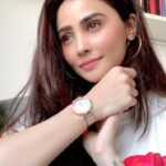Daisy Shah Instagram - I have learned to utilize this time to spend some quality ‘me time’ which I otherwise often skipped. Practicing Yoga, cooking and just spending time with my own thoughts has been a great break but nothing shouts out self-pampering like a delivery package! Today’s delivery cart includes a watch that I believe truly reflects my personality – my new Ted Baker watch that is poised with the perfect London flair and engraved with Swarovski crystals. This timepiece is a perfect celebration of beauty at its simplest best. The Swarovski crystals on the watch make me feel super special and elegant. And you know what they say…Crystals are a girl’s best friend! It’s Ted O Clock!  💃 Find one for yourself exclusively at the nearest @shoppers_stop store or online at shoppersstop.com #TedBaker #TedBakerWatch #ExclusiveAtSS #ShoppersStop