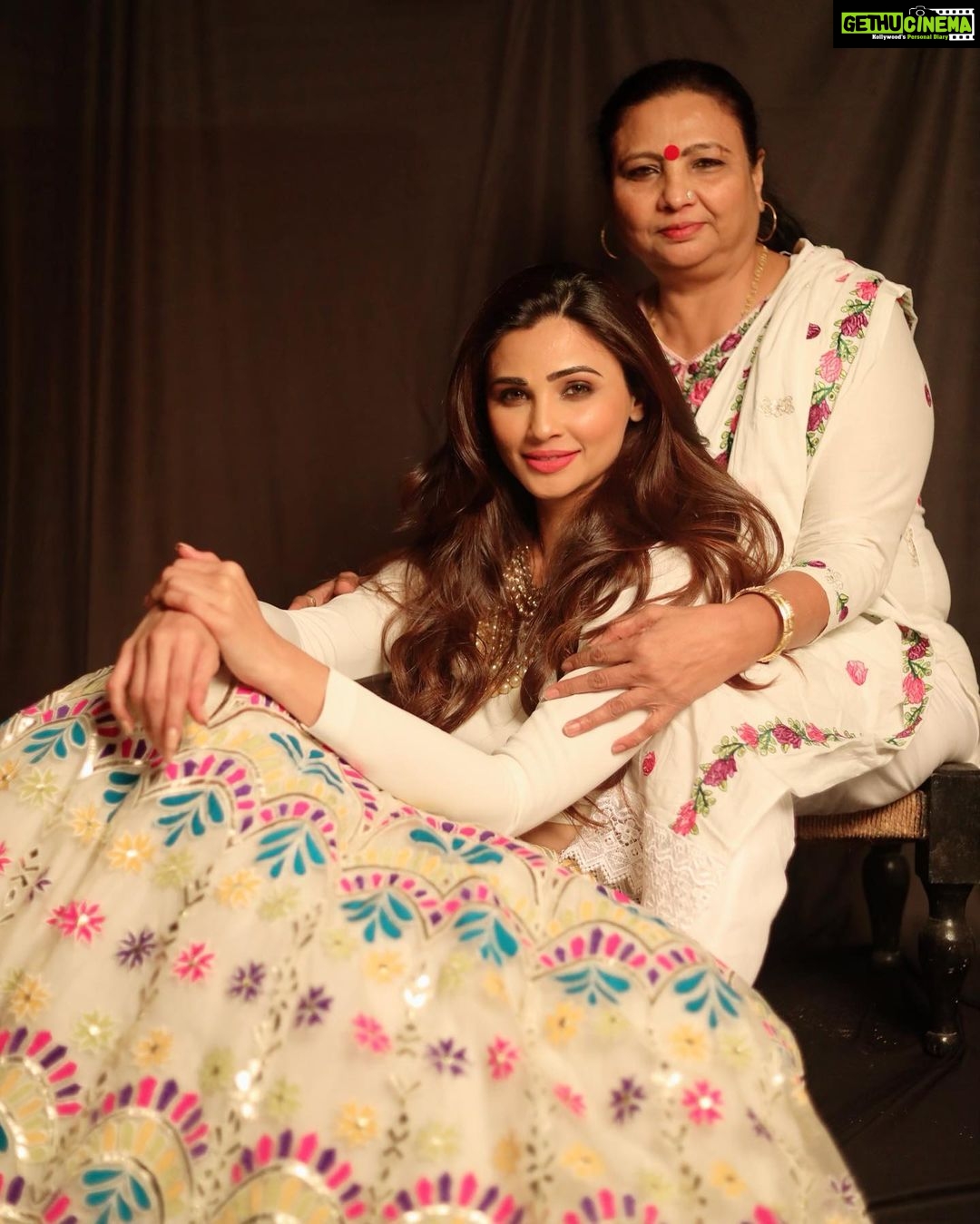 Daisy Shah Instagram - Motherhood: All love begins and ends there. ❤️ #happymothersday #igotitfrommymama