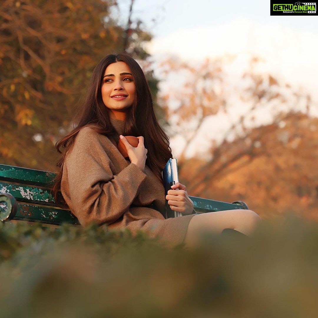 Daisy Shah Instagram - Look deep into the nature. N then you will understand everything better 💚 #happyearthday🌎 PlanetEarth