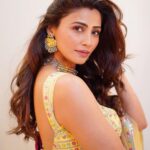 Daisy Shah Instagram – ।। नमो नमो दुर्गे सुख करनी
 नमो नमो अम्बे दुःख हरनी ।।

आप सभी को नवरात्रि की हार्दिक शुभकामनाएँ 🙏
.
.
.
#daisyshah #happynavratri #livelovelaugh