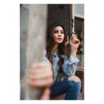 Daisy Shah Instagram - A girl should be two things: who and what she wants. Styled by @trishadjani Hair & Make-up @aanalsavaliya Photography @theabhivalera