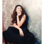Daisy Shah Instagram - When u hear 'wrap up' after 14 hrs of shoot!!! 😁🤪 #feelssogood #sunday #workday Ahmedabad, India