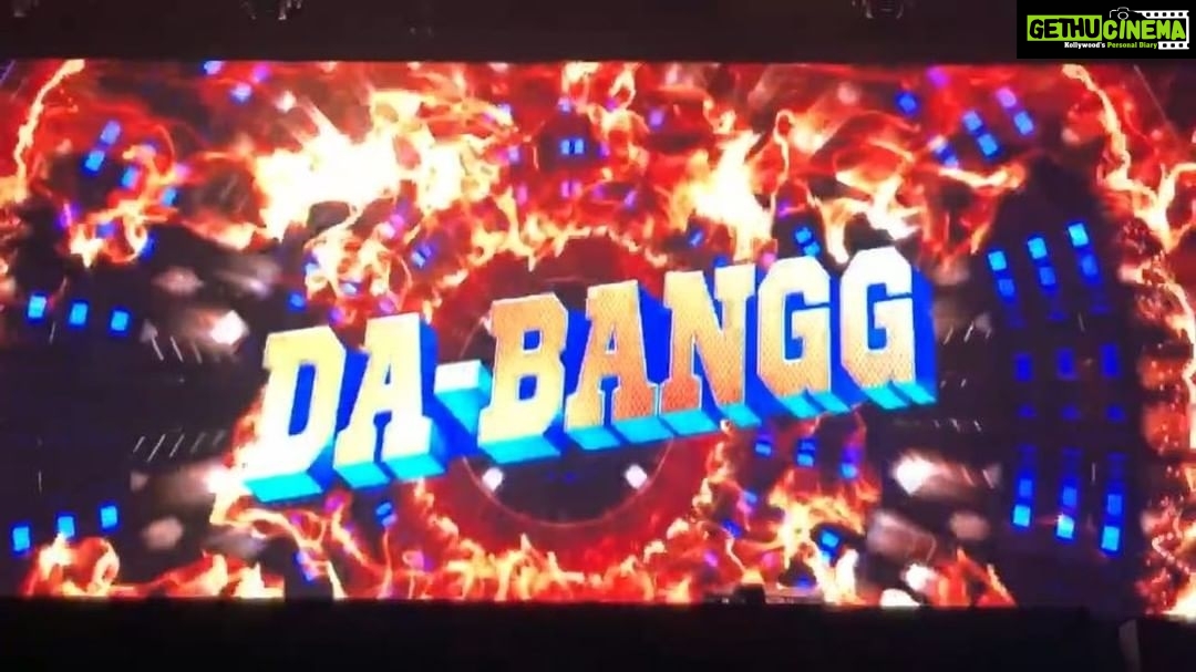 Daisy Shah Instagram - 3 weeks, 9 cities! The madness was epic. It felt amazing to share the stage with all the wonderful people on #dabanggreloadedtour Thankyou @thejaevents for taking such good care of me. Thank you USA n Canada for all the love n support!! ❤️😇🙏🏼 Lastly, thank you @asimfarooki for capturing all the #bts moments 💃