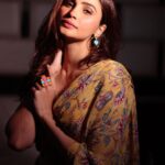 Daisy Shah Instagram – 💡 
.
.
.
#daisyshah #fav #lettherebelight #livelovelaugh #tapforcredits