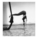 Daisy Shah Instagram – Persist until something happens. 💪🏻 #transformationtuesday #upsidedownisbetter 🤟🏻