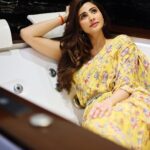 Daisy Shah Instagram - 🌼 . . . HMU 💁🏻‍♀️ Styled by @trishadjani Outfit @chhavviaggarwalofficial Jewellery @aditi_bhatt 📸 @amit_gariya_photography . . . #daisyshah #livingthetublife #tease #waitformore #livelovelaugh