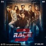 Daisy Shah Instagram - Gear up this Eid to know the story of this family!🔥 #Race3 #Race3thisEid Let the Race begin @beingsalmankhan @SKFilmsOfficial @tips @rameshtaurani @remodsouza @anilskapoor @jacquelinef143 @iambobbydeol @saqibsaleem @freddy_daruwala