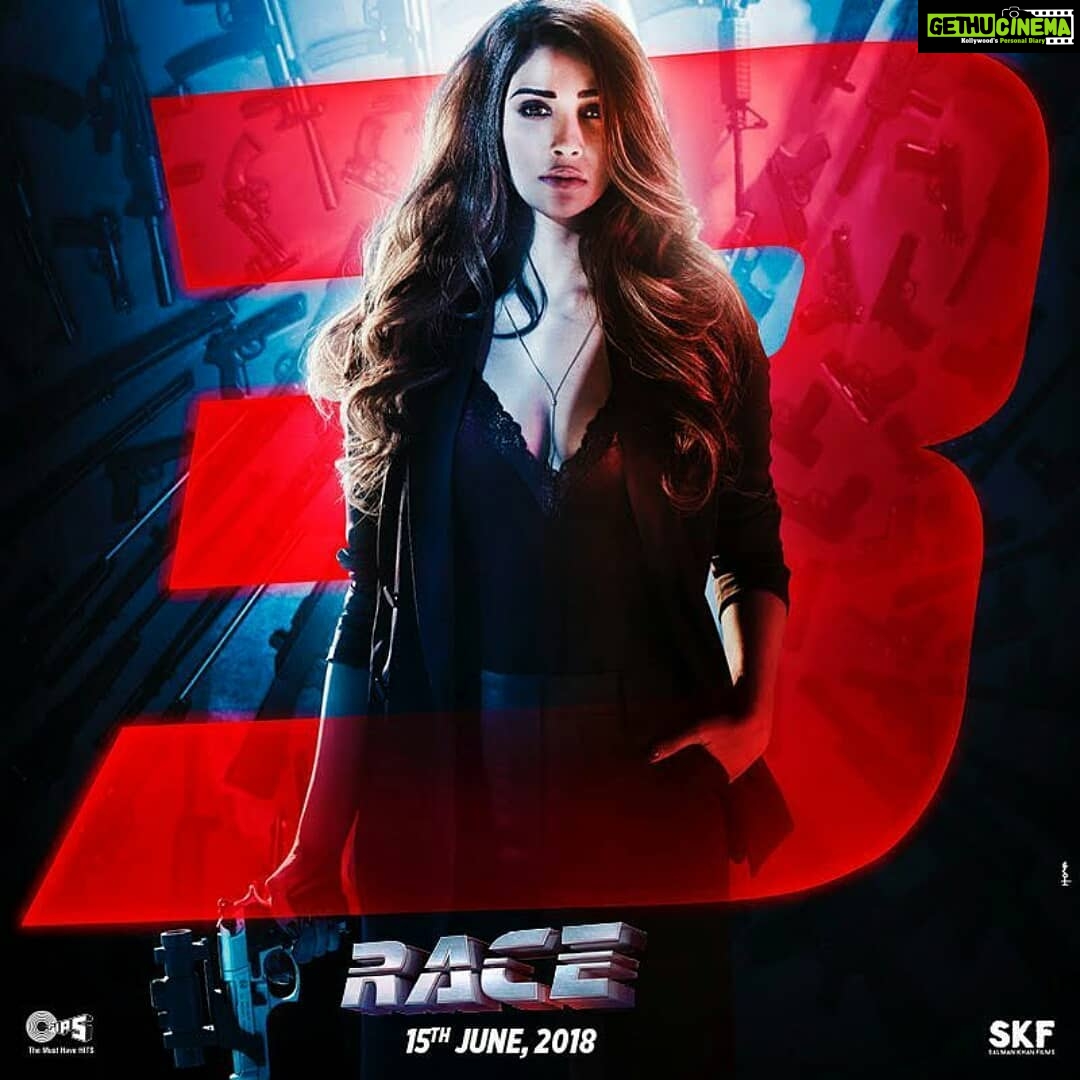 Daisy Shah Instagram - It's time to get dangerous! You think you can handle it? 💥🔥 #Race3 #Race3ThisEid #Repost: @beingsalmankhan ·· “ Sizzling Sanjana waiting to explode . #Race3 #Race3ThisEid @shahdaisy @SKFilmsOfficial @Tips ”