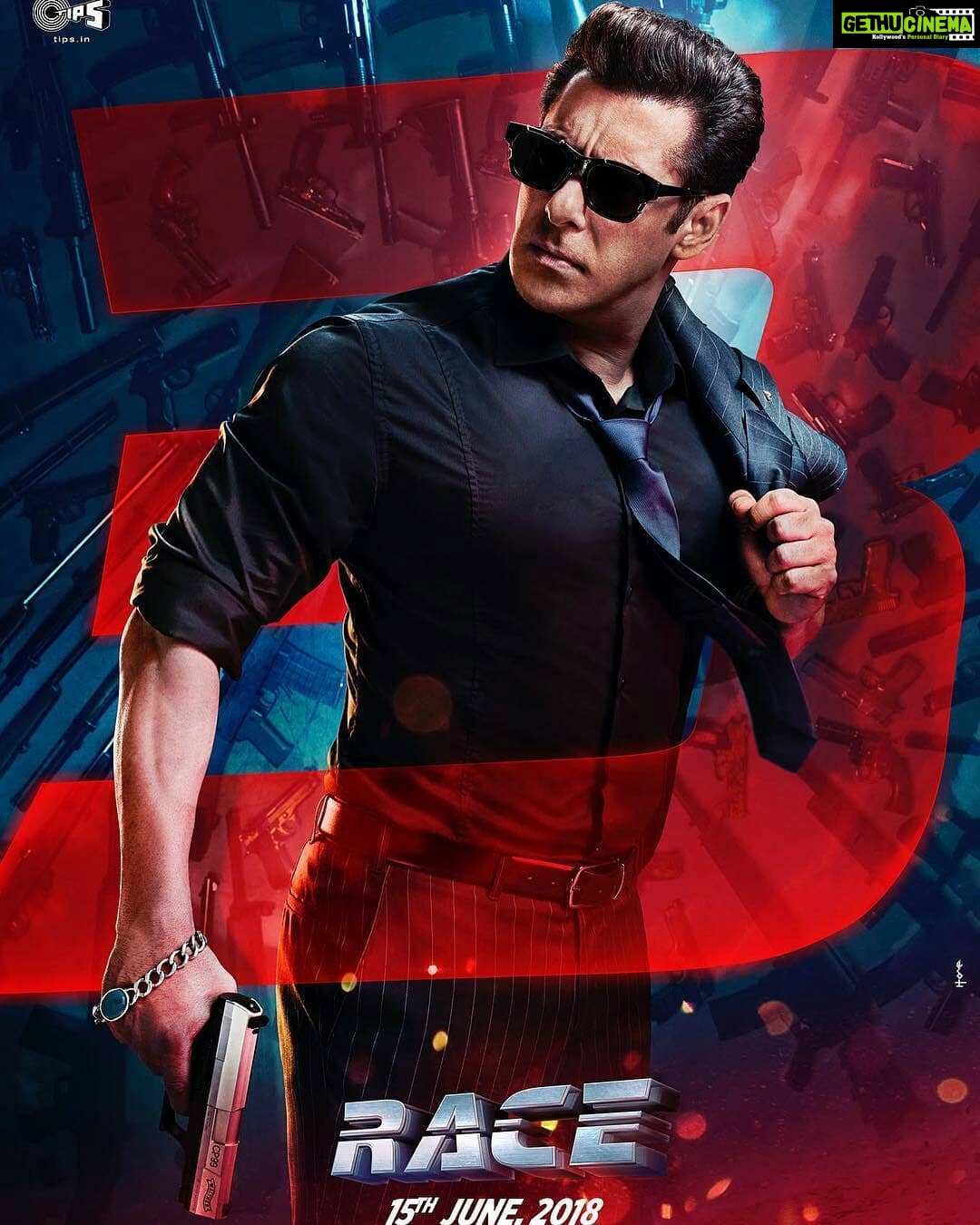 Daisy Shah Instagram - #Repost: @beingsalmankhan Sikander... For him family is everything! #Race3ThisEid ··· “ Is hafte milata hoon #Race3 ki family se ... mera naam hai Sikander. Selfless over selfish #Race3ThisEid @tips @SKFilmsOfficial ”