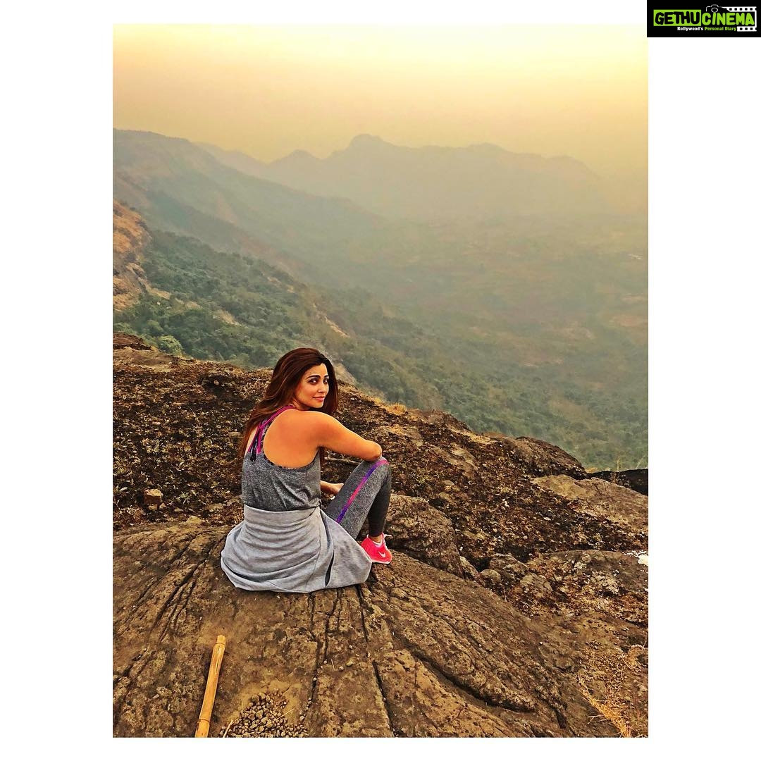 Daisy Shah Instagram - Each fresh peak ascended teaches something- Martin Convay #natureattraction #trekkingtrip 🌄
