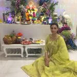 Daisy Shah Instagram – Until we meet again!!! #missingualready💛#ganpaticelebrations 
Outfits- @tanveerrimsaniya 
Courtesy- @viralmantra