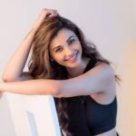 Daisy Shah Instagram - #happymonday guys! A lot of you have been asking me to come on Insta live.. So let's do it. Send in your questions below and I shall answer as many as possible tomorrow afternoon on #instalive 😘 See you there.🎉 #onemillion #instafam #excitedmuch