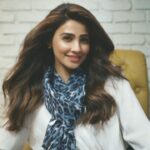 Daisy Shah Instagram - I am obsessed with #MyFrenchBalayage and totally in love with this natural colour personalised for me. This look is absolutely effortless and so beautiful. You can get the perfect French Balayage look by booking your appointment at the L'Oréal Professionnel partner salons absolutely customised to your preference . #MyFrenchBalayage #FrenchBalayageIndia #LorealProfIndia @lorealpro @vaishakhi_haria @splashthesalon