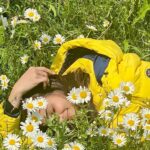 Daisy Shah Instagram - Daisies 🤍💛 . . . #daisyshah #livelovelaugh #nature