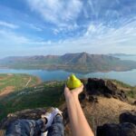 Daisy Shah Instagram - Breakfast with a view. 💚 . . . #daisyshah #trekking #nature #blissfulmorning #wellnesswednesday #livelovelaugh