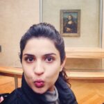 Deeksha Seth Instagram – Monalisa and I…kisses and love from #Paris to all you lovely people!❤️ Musée du Louvre