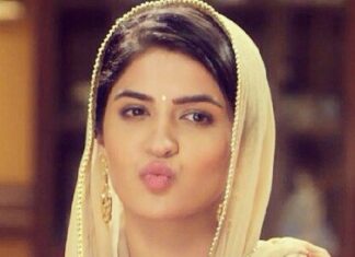 Deeksha Seth Instagram - Wishing you all a very #HappyDiwali! A still from Lekar Hum Deewana Dil. #Throwback 💋