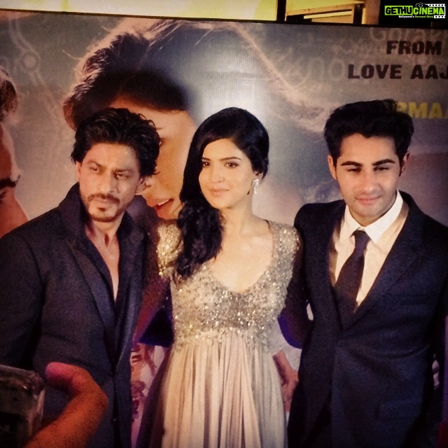 Deeksha Seth Instagram - The big day!LHDD premiere..met the superstar,king khan!soooo exciting!