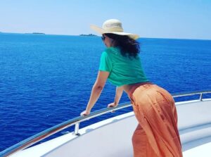 Deeksha Seth Instagram - Sails up ⚓