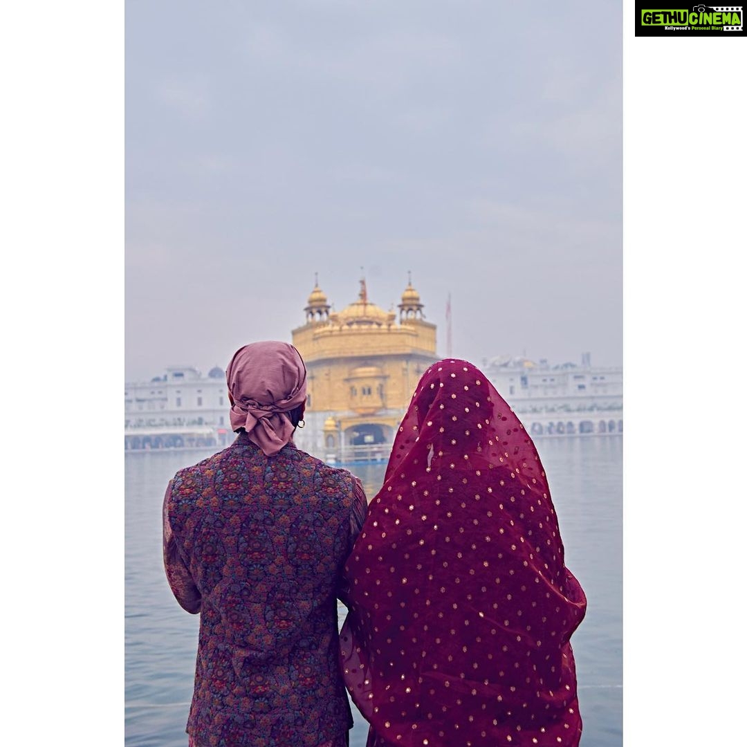 Deepika Padukone - 2.6 Million Likes - As we celebrate our first wedding anniversary,we seek blessings at Harmandir Sahib.Thank You all for your love,prayers and good wishes!
@ranveersingh
