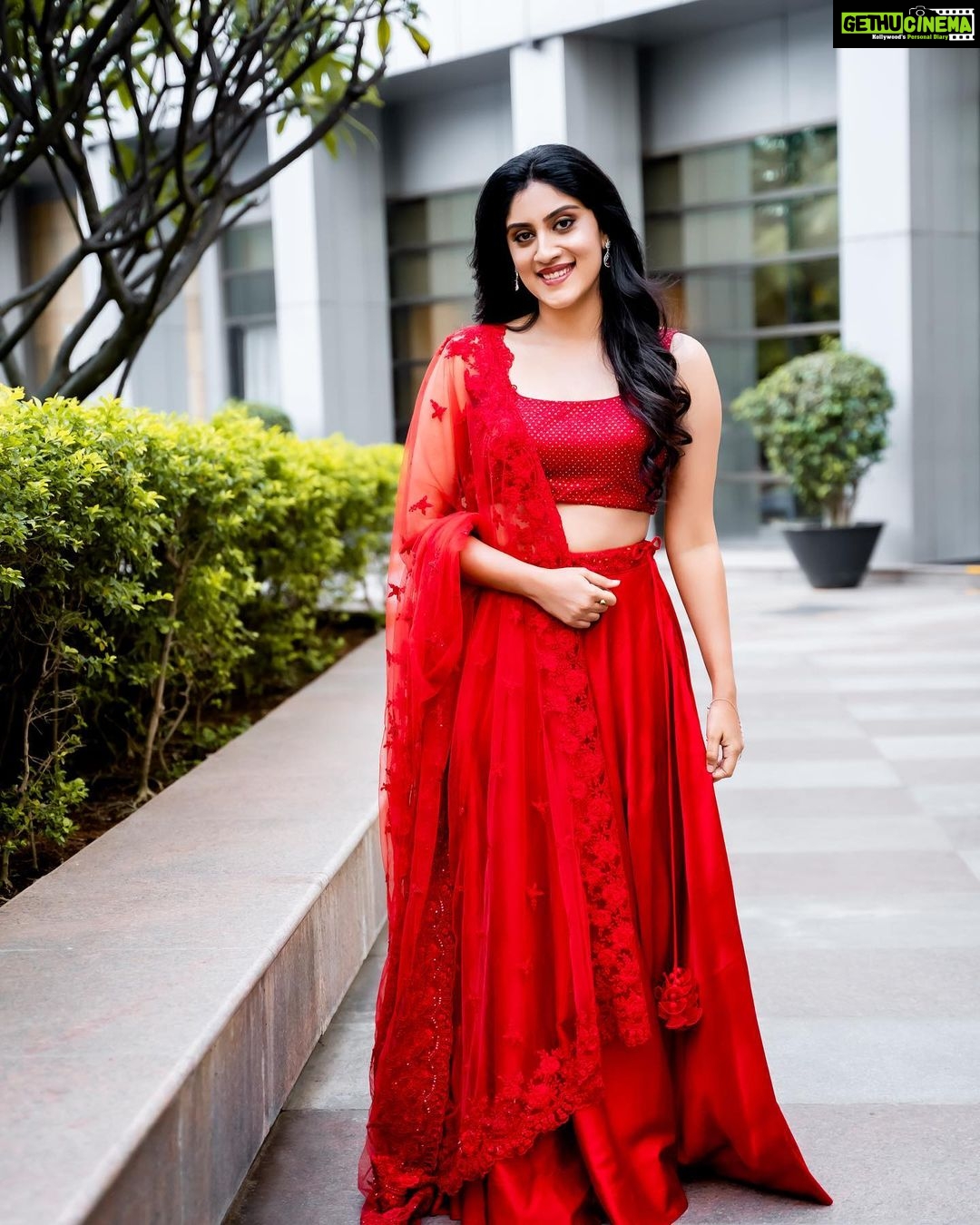 Dhanya Balakrishna Instagram - Canβt thank u enough my nicest most kindest friend @priyamachineni for arranging my #siima2021 outfit in the last minute. Ur outfits have always been my favourite and so are u β€οΈπ πΈ: @joshuamatthewstudio Outfit: @priyamachineni π: @jashok7270 πββοΈ: @mutyala.raju.92