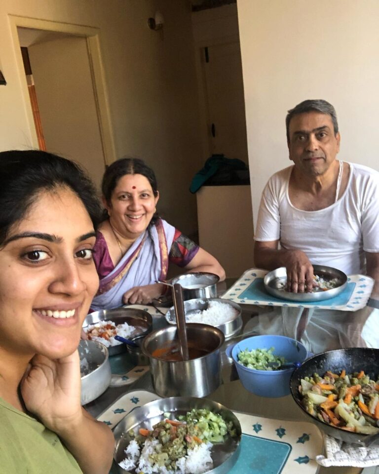 Dhanya Balakrishna Instagram - Having lunch together after ages! Pure joy! #sankranti2020 #familytime