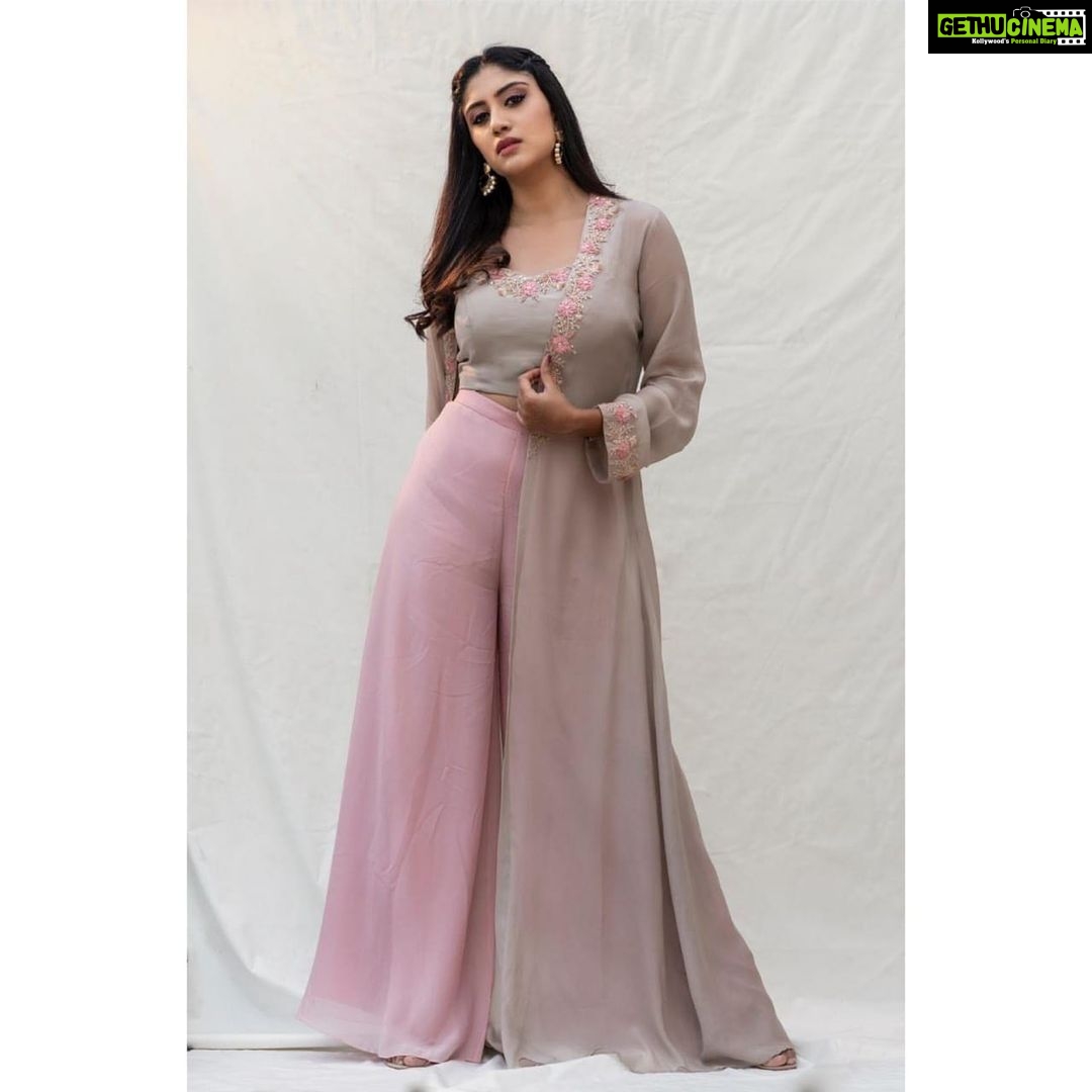 Dhanya Balakrishna Instagram - Outfit: @anjum.azeez MUA: @manju_makeover Photography: @sandeep.mv Styling : @papapants Jewellery : @the_emerald_store_