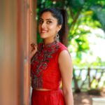 Dhanya Balakrishna Instagram – ❤️⭐️🌟💫 #instadaily #southindianactress #smiles #happiness outfit : @dona_design_story  Make up : @sudhakar4628 📸 @anijajalan_photography
