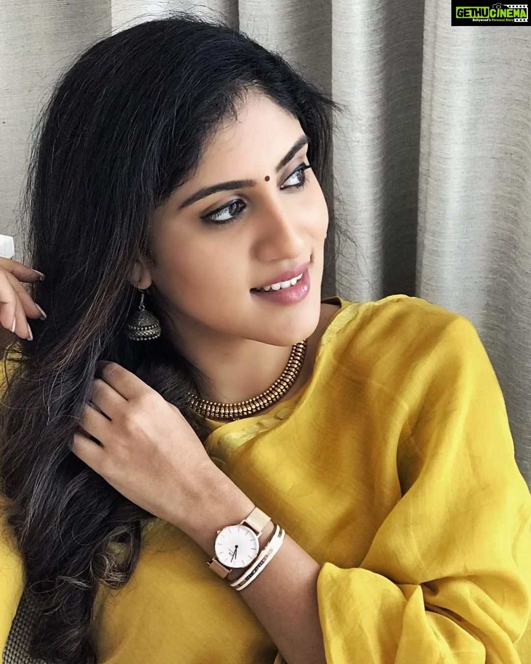 Dhanya Balakrishna Instagram - The much awaited @danielwellington End of Season offer is here, enjoy a 50% off on any bracelet with a purchase of a watch. Also, use my code ‘DWXDB’ to avail an additional 15% off on the website or DW stores. DW store now also open at PMC Bangalore. #danielwellington #dwindia