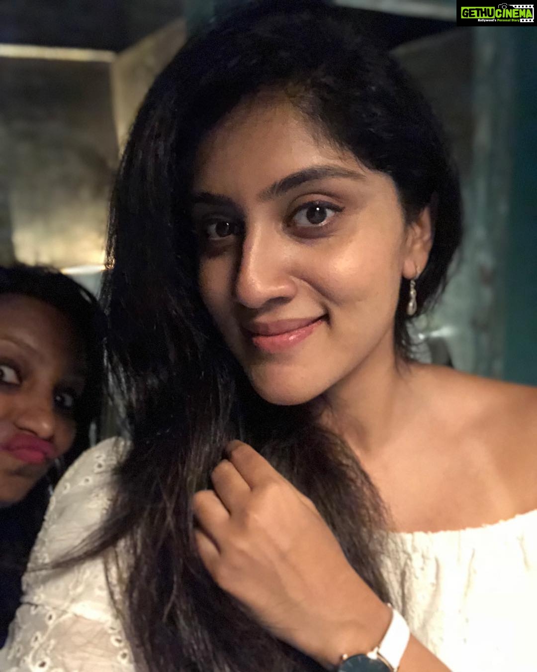 Dhanya Balakrishna Instagram - Ey naansense @komalak11 ! 🤗#instagood #instadaily