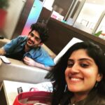 Dhanya Balakrishna Instagram - Look who’s traveling with me tonight 😬😬 buoy who can make anything sound like a masterpiece! @sidsriram 🤗🤗 u r a genius!! #sidsriramfc